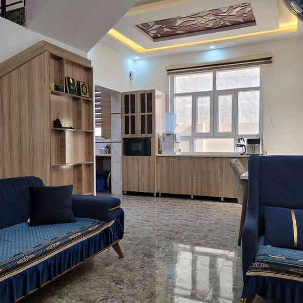 دار للبيع فول مواصفات وسعر رهيب الموقع سامراء الكفائات 
قرب الشارع الخدمي 
المساحه 150 متر طابقين 4 غرف نوم 3 غرف جوه وحده فوك سويتات 
لبيت ولا غلطه جدا راقي 
السعر 130 مليون وبي مجال السند 25 تحويل مباشر 
اريد مشتري جاد لان صاحب البيت عنده ضرف يعني مو مال واحد. يسولف ويروح *********** مكتب عقارات حماده الطيب
