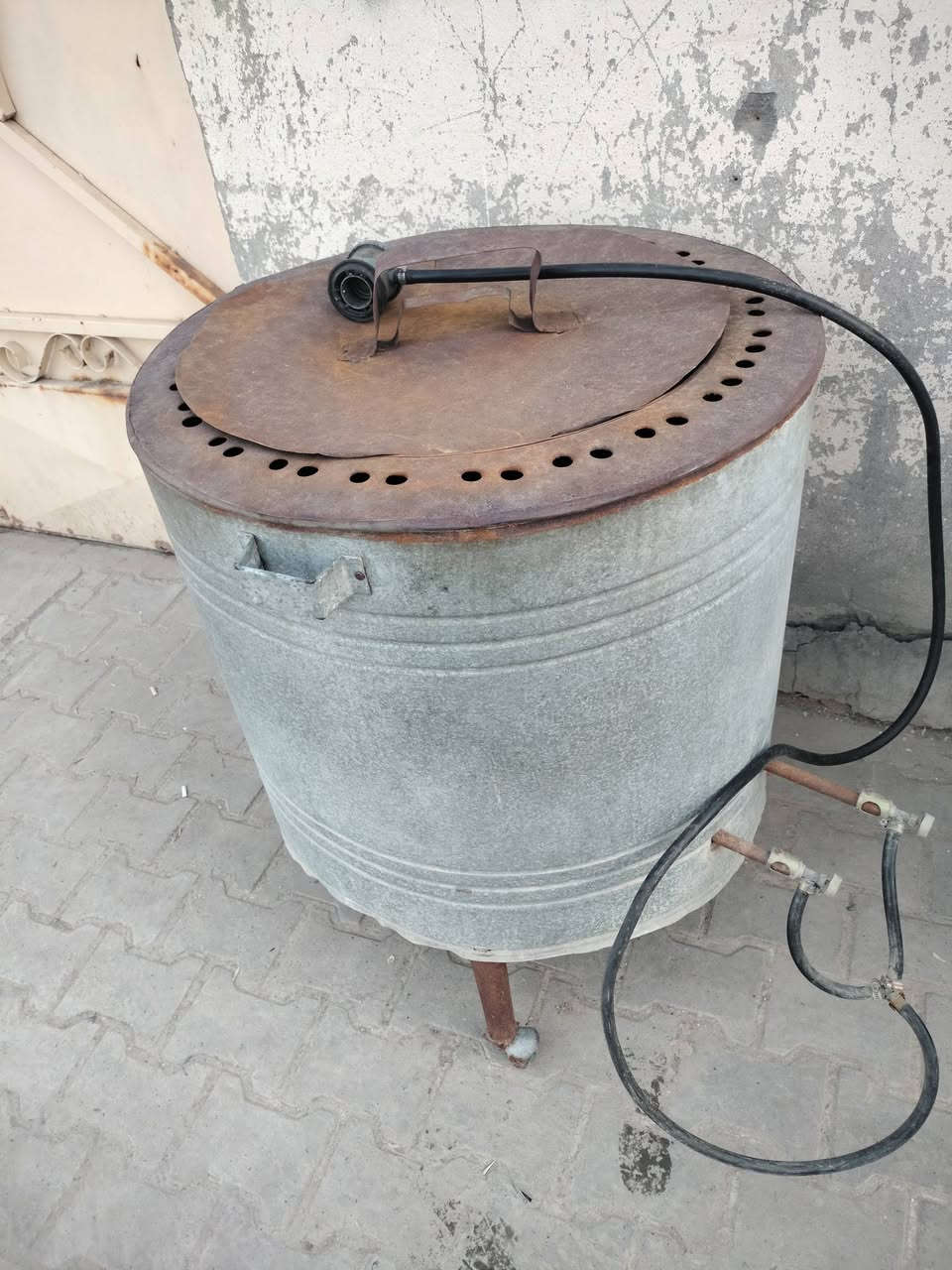 جربايه طفل تلبيسه ٥ قطع دوشك ضغط عالي  تنور كامل  ميز تواليت عراقي مابيهن اي ضرر .ديوانيه .الاسكان .مقابل المعهد التقني ***********
