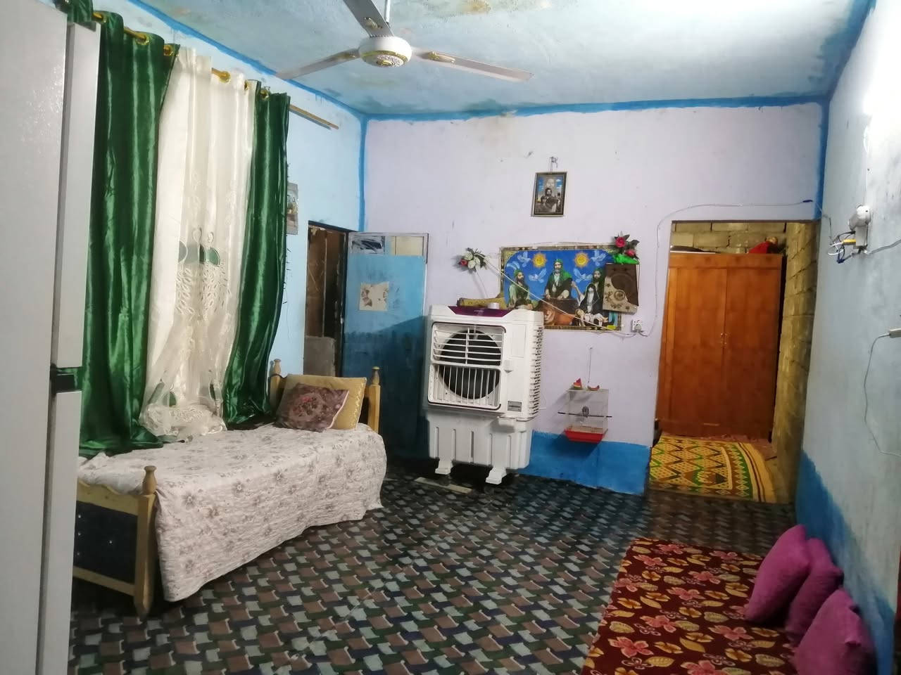 دار للبيع في المحموديه حي السيدة زينب خلف حي المرتضى المساحه ١٠٠ متر ٥ عرض ۲۰ طول غرفة وصالة واستقبال وصيحات السقف اعكاده سند ٢٥ زراعي مستعجل على بيعه الشراي يتصل على الرقم بي واتساب *********** السعر ١٥ مليون وبيه مجال
