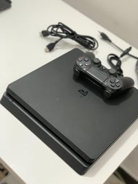 بلاي فور سليم ١تيرا • مهكر • ستيكر ما مفتوح