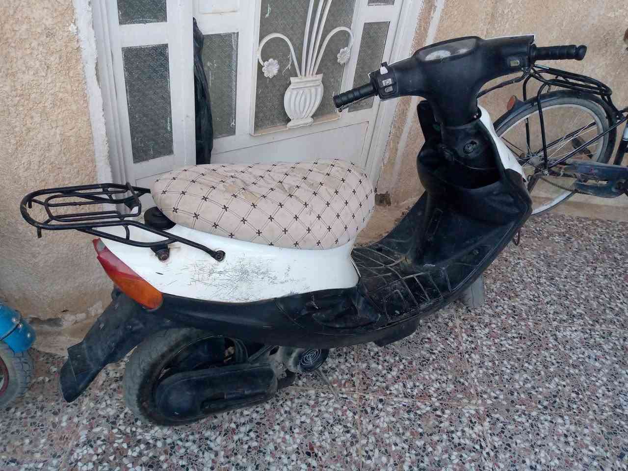 سلام عليكم دراجه بيجي تسع زروف بيع مستعجل سعر 100 قفل رقم الهاتف ***********
