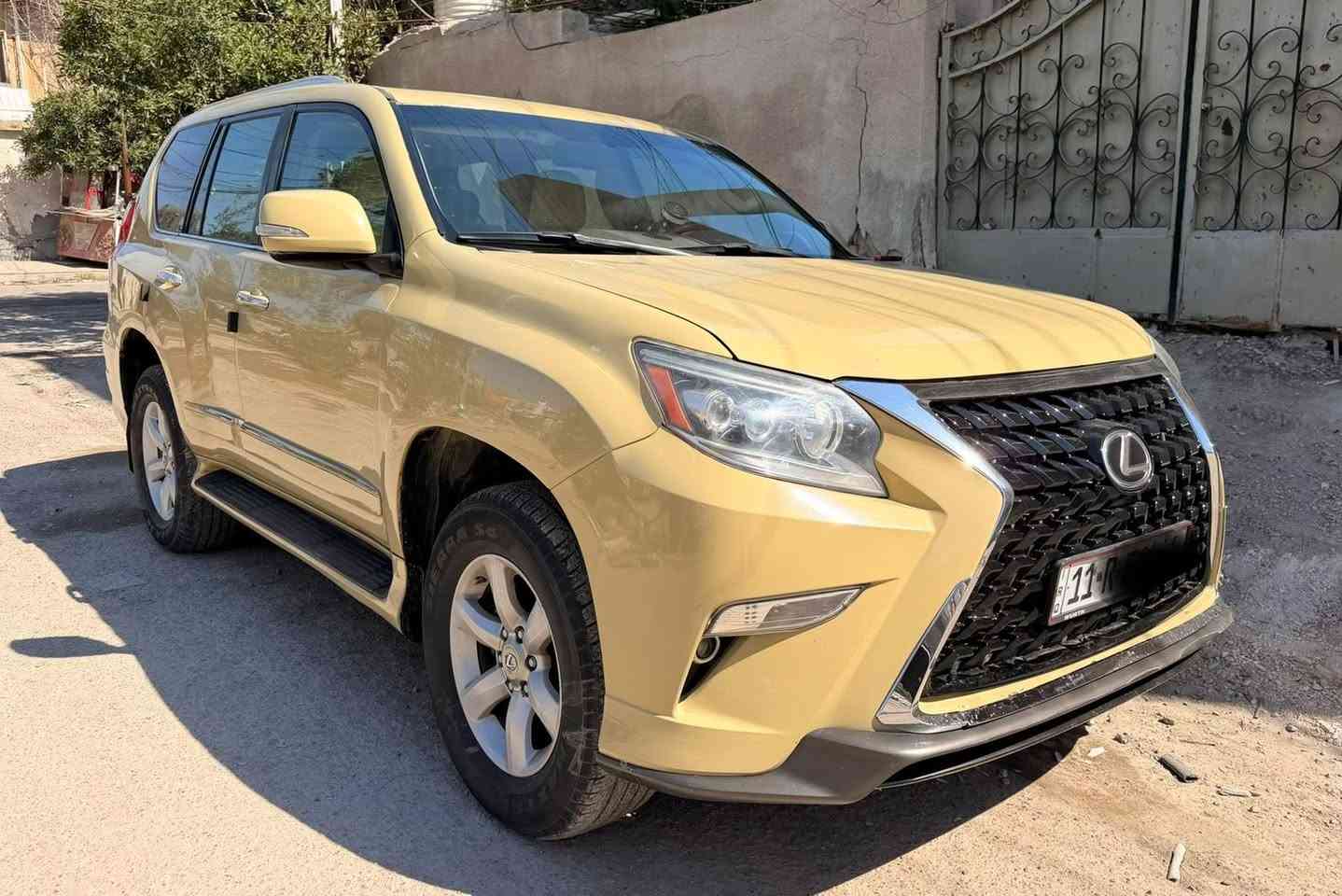 سلام عليكم للبيع او مراوس لكزس برادو 

    Gx460 موديل 2013 وارد امريكي حادثهة

من الخلف جاملغات الخلفية مصبوغة 

عام تغير لون مكفولة من الجفية ولكلبة فول 

موصفات واحد على واحد محرك V8 /4X4 

 السياره جديده وجاهز من كلشي تخم تأير  

حداديه المواصفات ( فتحه. داخل. بيجي. 

كشنات جلد +كهربائي. فول حساسات مري 

شفط +اشاره فول ايرباك  كامره خليفيه 

شاشه  كشنات اخيره كهربائي  راكب 

تلث قطع تبريد بصمه  دشبول لونين 

(( السعر💙)) ( 165 ) بي مجال للطيبين❤️ 

 الستفسار  اتصل / *********** / ابوعلي     

عنوان سياره بغداد  حارثية او حي الجهاد 🌹
