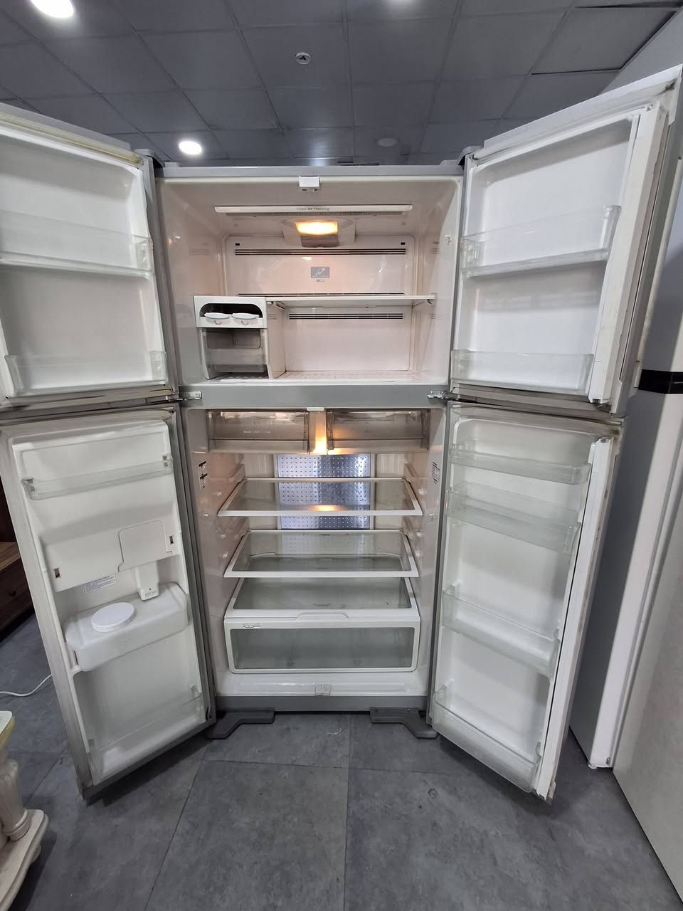 السلام عليكم ثلاجه ومجمدة ٤ابواب هيتاشي ٢٨قدم فول نظافه واصل للمنزل داخل أربيل مع ضمان اسبوع رقم تواصل وتساب ***********
