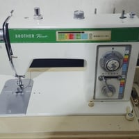 مكينه خياطه براذر نضيفه فول عايزه بس الدوسه السعر ١٥٠ الف ٠٧٧٠٣٨٢٤٨٣٠