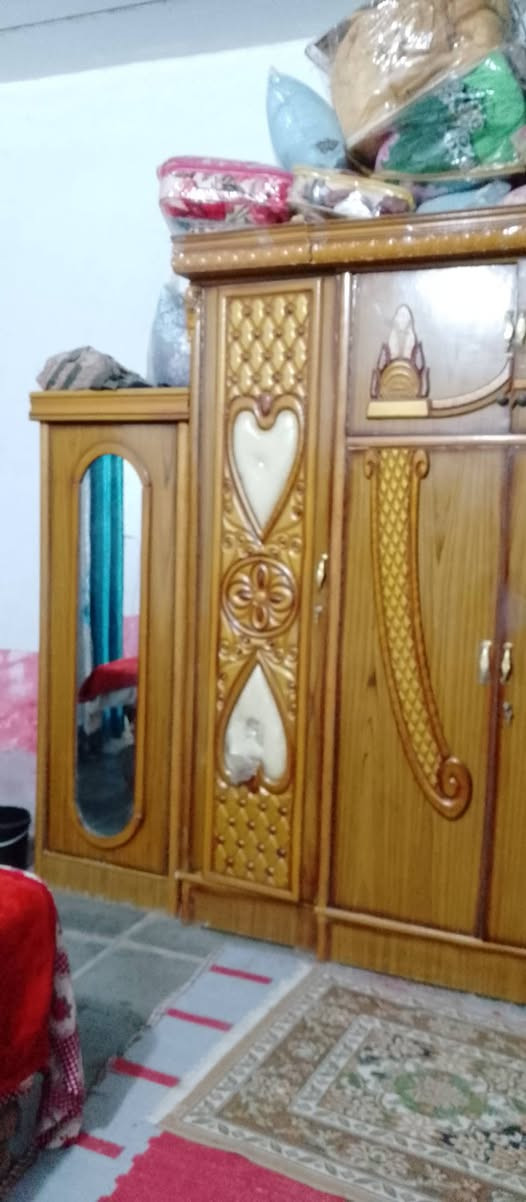 غرفه نوم نضيفه استعمال قليل السعر 600وبيهه مجال المكان الشعله الدهله الإستفسار على الرقم ***********
