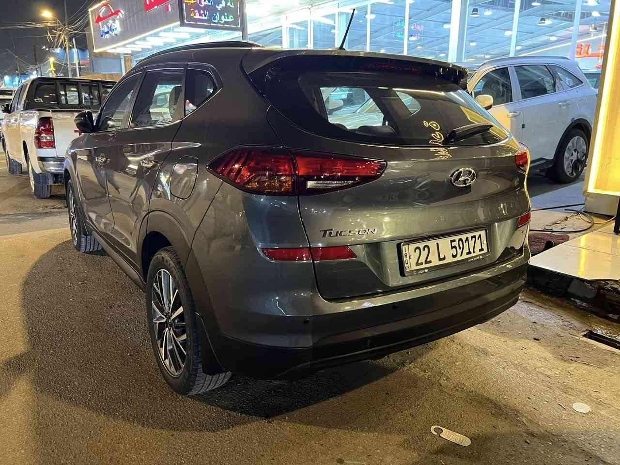 توسان 2020 رقم اربيل باسمي
السياره فول مواصفات خليجي 
بانوراما  وبصمه وكشن كهرباء / ومكينه 2000
وبعد بيها مواصفات وشاشه وكامرا 

السعر 18400$$
بغداد الكراده قرب كهرمانه 
***********
ابو فهد
