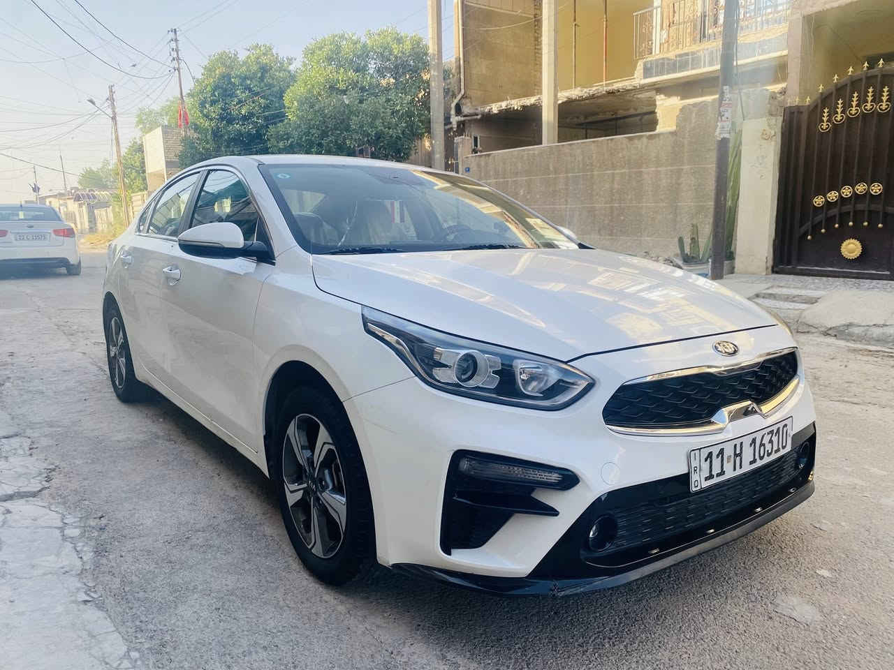 للبيع سيراتو خليجي  ٢٠١٩ رقم بغداد انكليزي سنوية جديدة بأسمي ماشية ٨٦ كم محرك ١٦٠٠ كير AT المرغوب ،، السيارة مكفولة من الصبغ بيهة فقط بارد بسيط وتكحيل .. كير ومحرك وتبريد مكفولات ..
المواصفات :- 
* بصمة تشغيل وابواب 
* تشغيل عن بعد 
* مري شفط واشاير بالمري 
* حساسات امامية وخلفية 
* مود درايف ايكو وسبورت وعادي 
* فول تحكم استيرن 
السعر ١٥٢ ورقة بيه مجال بسيط 
مكان السيارة بغداد/ الكرخ 
للاستفسار اكثر اتصل ع ***********
