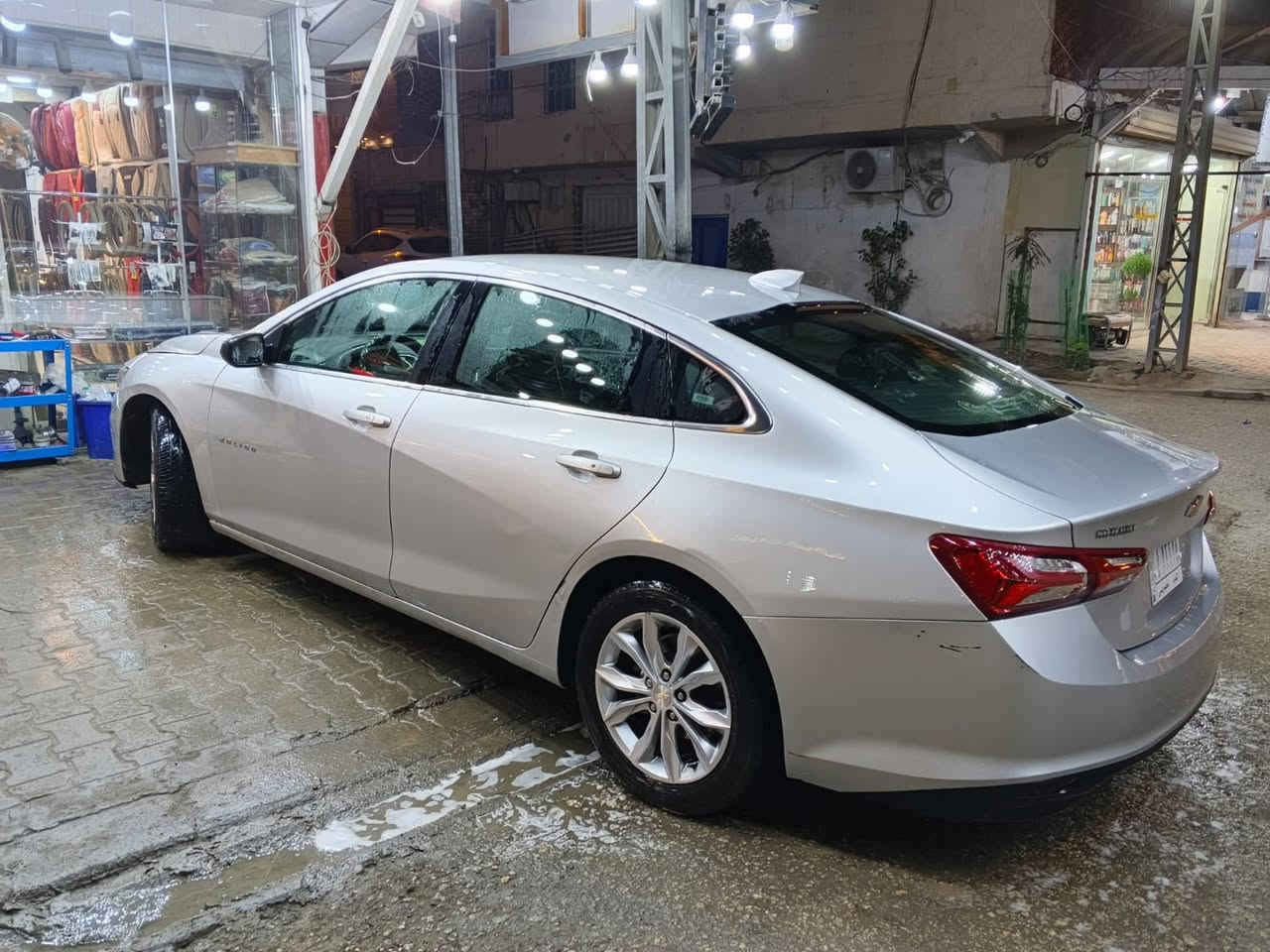 ماليبو 20 للبيع او المراوس بأقل منها
فئة LT  معروفه مواصفاته
محرك 1500 تيربو مكفول 
كير مكفول 
حدادية جديدة 
تدفئة تبريد قطعتين 
بصمة فول عدا الفتحة 
ماشية ١٥٠ الف حقيقي 
حادث جانبي تبديل بابين والجاملغ الامامي بارد والباقي مكفول 
رقم نجف الماني سنويه نهاية ال ٢٦ بأسمنا مداور ثاني يوم 
السعر 117 وبيها مجال قليل 
مكان السيارة نجف 
مكلف بالنشر اتصل بالرقم ***********
