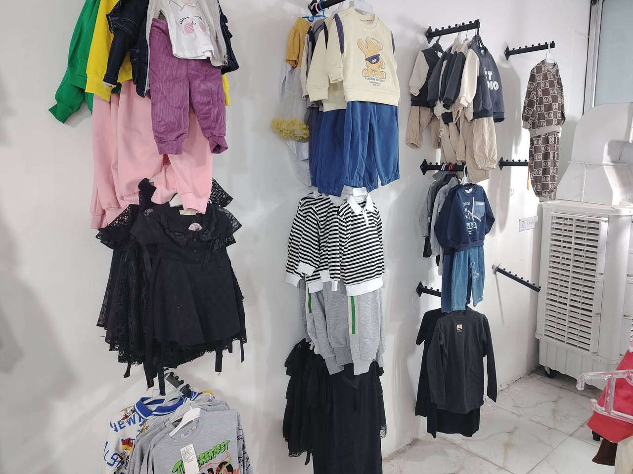 السلام عليكم بمناسبه حلول شهر رمضان الكريم سوينالكم عروض في الملابس الصيفي والبهاري تحطيم الاسعار القطعه ام ١٠ وام ٨ يمنه بس ب ٥ الف دينار عراقي اي قطعه داخل الصوره ٥ الف دينار فقط ويوجد ايضا قطعتين ب٥ وثلاث قطع ٥
موقعنه حي الأسرى شارع الفوج مجاور اسواق صديق
تشرفونه اهلا وسهلا بجميع


**إذا كنت صاحب هذا الإعلان وتريد حذفه لأي سبب، رجاءا أرسل رسالة إلى الدعم الفني**