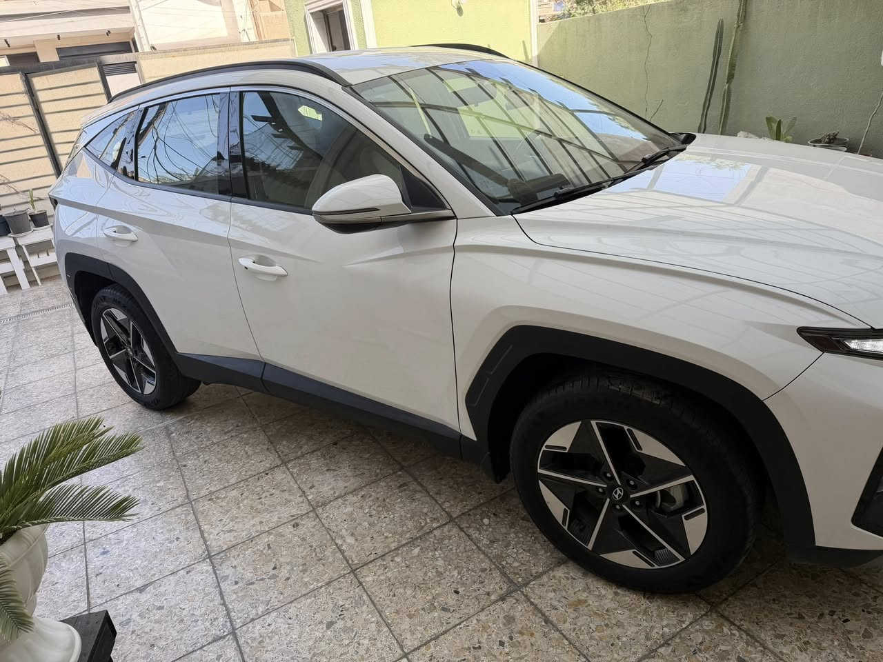 بيع مستعجل توسان 2025 خليجي رقم اربيل بأسم شركه الق تاج البنوك تريد تحويل وكاله حاظر السياره كفاله عامه من الضربه والصبغ والبارد ماشيه 13 الف بعدهه على وضع الزيرو ومواصفاتهه معروفه مكان السياره بغداد 
السعر/222$
للاستفسار/***********
