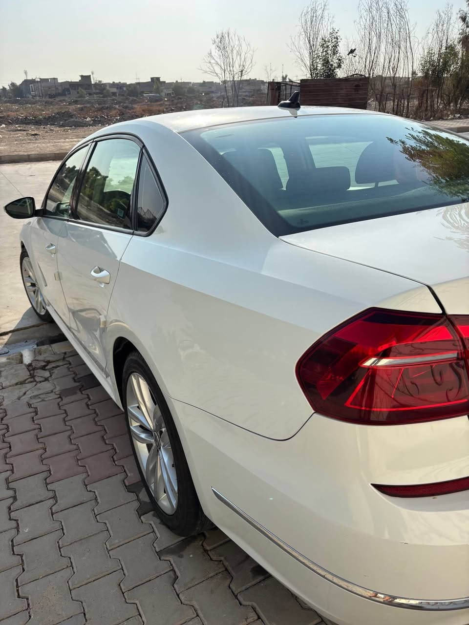 🚗 للبيع: فولكس واجن باسات 2019 (Wolfsburg Edition) 🚗السيارة نظيفة جداً وبحالة ممتازة، ومكفولة من النواقص
.📌 تفاصيل السيارة والمواصفات:الموديل: كلين تايتل2019.الفئة: وولفسبورغ إدشن (Wolfsburg Edition) - وارد أمريكي.
رقم أربيل (تحويل أو وكالة مضمونة).
المحرك: 2.0L تيربو، نشط جداً واقتصادي بالوقود.العداد (المسافة المقطوعة): [ 135ألف كم].
اللون : أبيض.
لون الداخل: [ لون الكراسي : جلد  / أسود].✨ المواصفات والكماليات:فتحة سقف كهربائية.بصمة تشغيل وبصمة أبواب.شاشة كبيرة تدعم كاميرا خلفية متطورة وأنظمة ابل وكار بلي.
كراسي تدفئة للمقاعد الأمامية.رادارات أمان كاملة (حساس النقطة العمياء بالمرايا + رادار مانع اصطدام أمامي).تبريد قطعتين ثلج ما شاء الله.ويل كب بلاد، تواير بحالة ممتازة.💰 السعر : [ 165 ورقة وبيه مجال بسيط].📍 مكان السيارة: [كركوك ].📞 للاستفسار والاتصال : [***********]. كركوك, العراق
