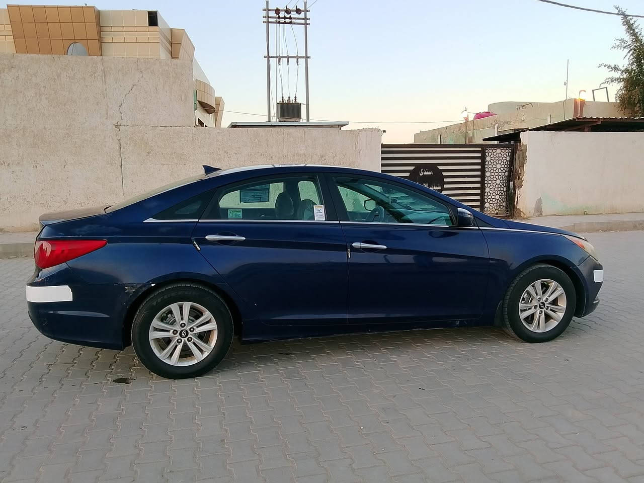 سلام عليكم هونداي سوناتا 2013 وارد أمريكي ضربه السيارة جنطة الخلفية معدل بارد وضربة بالجاملغ الايمن وشخوط باب العبري ورصعات خفيفة اثر حالوب فقط السيارة نص فول
وماصفات السيارة 
1- تحكم استيرن جهتين 
2-كشنات تدفئة تبريد 
3-شاشة كبيرة 
4-ست سماعات 
5- نظام زينون عالي ناصي وضبابي زينون 
6-داش كام أمامي خلفي 
7-كامرة خلفية 
السنوية صاقطة صارلها سبوع مصفرة غرامات كلشي ماعليها فقط السنوية سعر السيارة (110) وبيها مجال بسيط 
مكان السيارة الديوانية 
الرقم ***********
