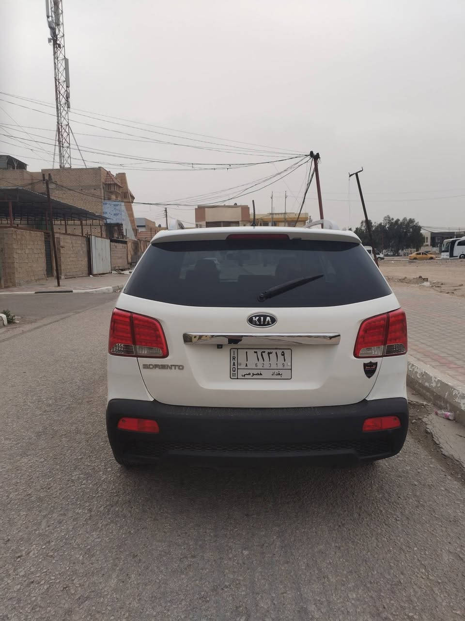 سلام عليكم سياره نوع سورنتو خليحي كويتي موديل 2012فول مواصفات واحد عل واحد بيه قطعتين كليرفقط  بدون دواخل كفاله كير مكينه حداديه تخم تاير تبريد تدفىه تبريد ثلج شاير بل مري مري شفط شاشه كامره حساسات تحكم ستيرن جهتين خمسه ويل كب 6سلندر 7راكب 3قطع تبريد مكفوله من الحادث والضرب والتبديل والفتح والباقي كفاله عامه الاخير السعر 139وبيه مجال حك الجيه العنوان كربلاء الهاتف ***********بسمي تحويل مباشر مامتواجد عل فيس بيع فقط
