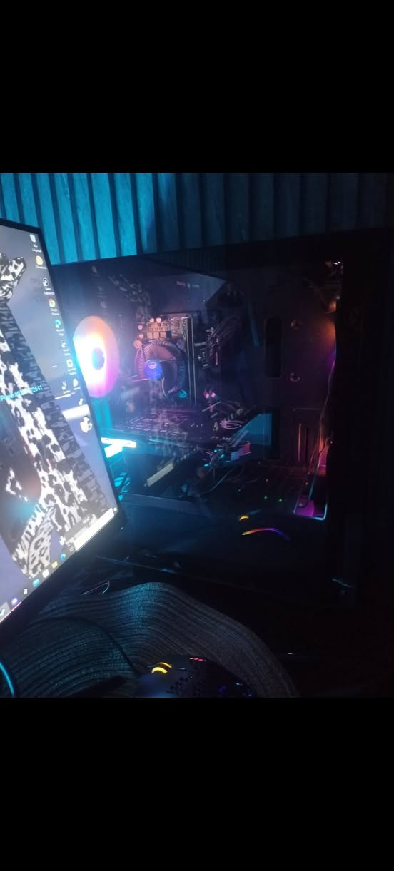 الرقم  *********** السعر 550
🖥️ مواصفات البيسي:
المعالج (CPU): Intel Core i5-10400F
سرعة 2.90GHz
كرت الشاشة (GPU): NVIDIA GeForce GTX 1650
الرام (RAM): 16GB
(قطعتين)
المذربورد: H410H
التخزين:
500GB SSD
500GB HDD
👉 المجموع 1TB
الباور سبلاي: HV550WPRO
🖥️ مواصفات الشاشة:
الشركة: Acer
الدقة: 2K (2560×1440)
التردد: 144Hz
