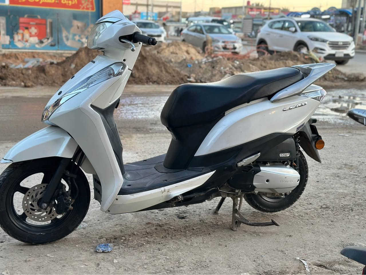 السلام عليكم 
هوندا ليدي حديث موديل 2017 ياباني مكينه pcx
دراجه مكينه مكفوله والكفر بي شويه شخوط 
دراجه مناقصهه شي ماشيه 110
السعر مليون و500 وبيهه مجال بسيط 
مكاني كربلاء طويريج 
للاستفسار *********** كربلاء, العراق
