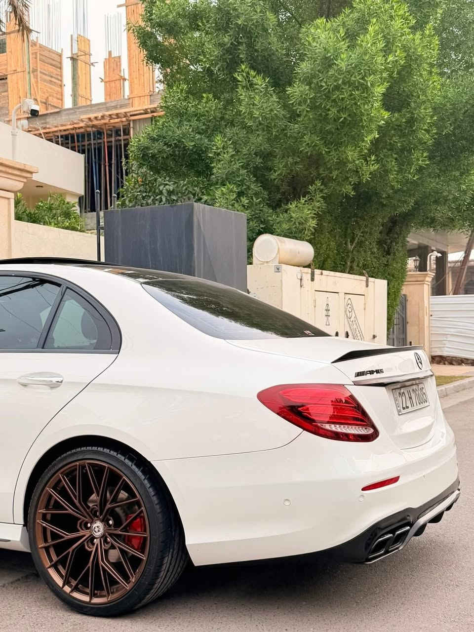 سلام عليكم
E350 موديل 2020 

مغلفة PPF طافي بالكامل 

ويل HR 

كتe 63Sبالكامل 

مواصفات السيارة :

داخل بيجي + دشبول بيانو Sclass  

سستم سماعات برومستر 

كامرة خلفية + حساسات  & رادار360

فتحة سقف بانوراما 

فصين الدشبول 

تحديد مسار + نقطه عمياء +توقف ذاتي 

وبعد بيها هواية مواصفات 
ناقل الحركة 9 نمر 

محرك 2000 تيربو 

محرك السيارة : بحالة جيدة 

المسافة المقطوعه 104الف KM
___________________________
حادث السيارة 
جاملغ + البونيد 
القطع المصبوغه البونيد فقط 
جاملغ تبديل قطعة اصلية 
ايرباك دشبول فقط 
بدون دواخل ولا شواصي وبدون للغد 

سعر : 314$

الاتصال :***********
