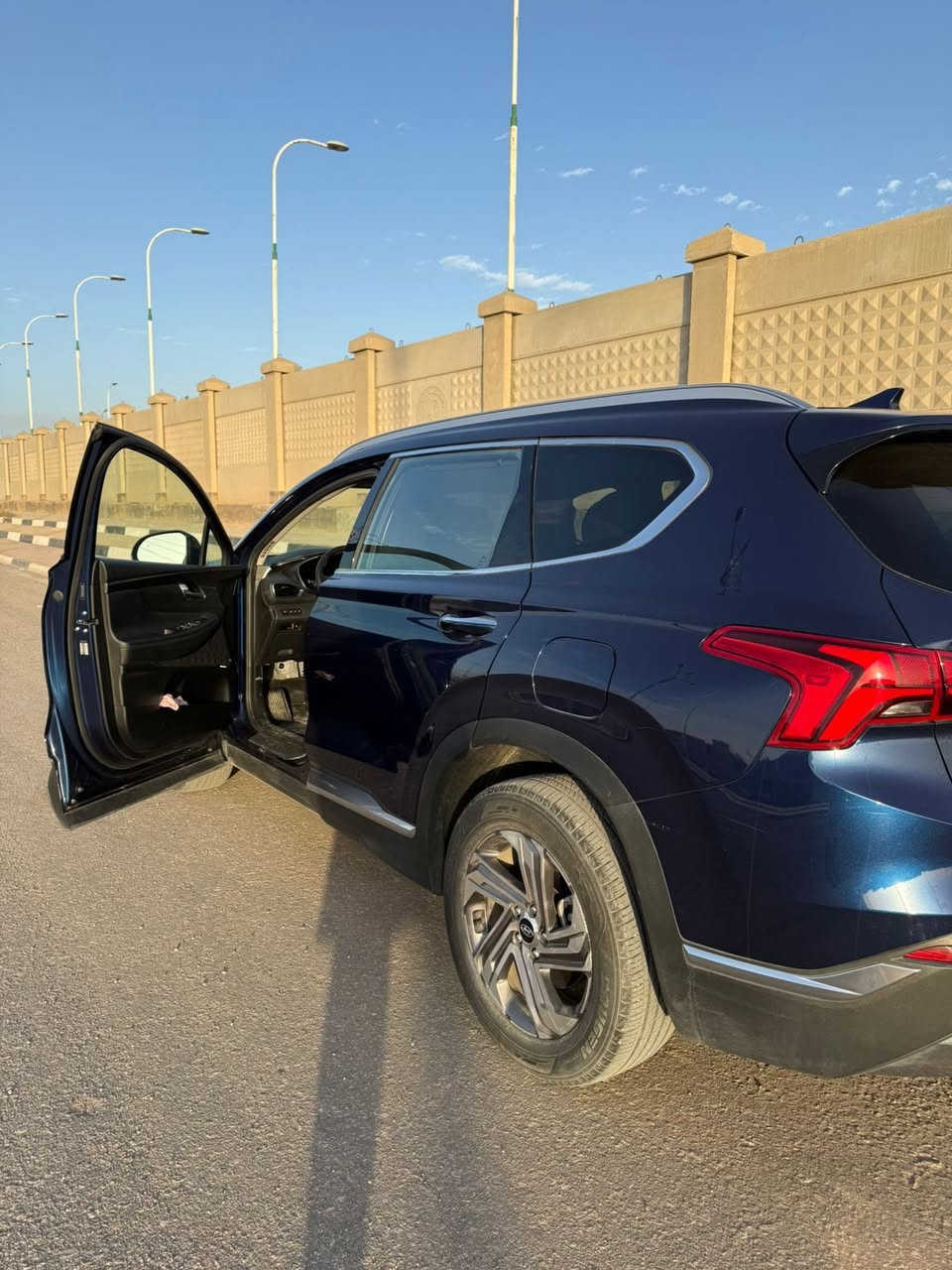 سنتافية وارد٢٣ فول مواصفات للاخير
ماشية ٢٢ كيلو متر 
5 راكب 
مكينة ٢٥٠٠  
حادثهة كلش حلو  بابين بس 
الباقي كفالة 
سيارة بكربلاء 
هزة ورقم جديد كربلاء 
وحتى صور امريكة بالمنشور 
وين تريدني موجود فيس انستا
واتساب 

***********
