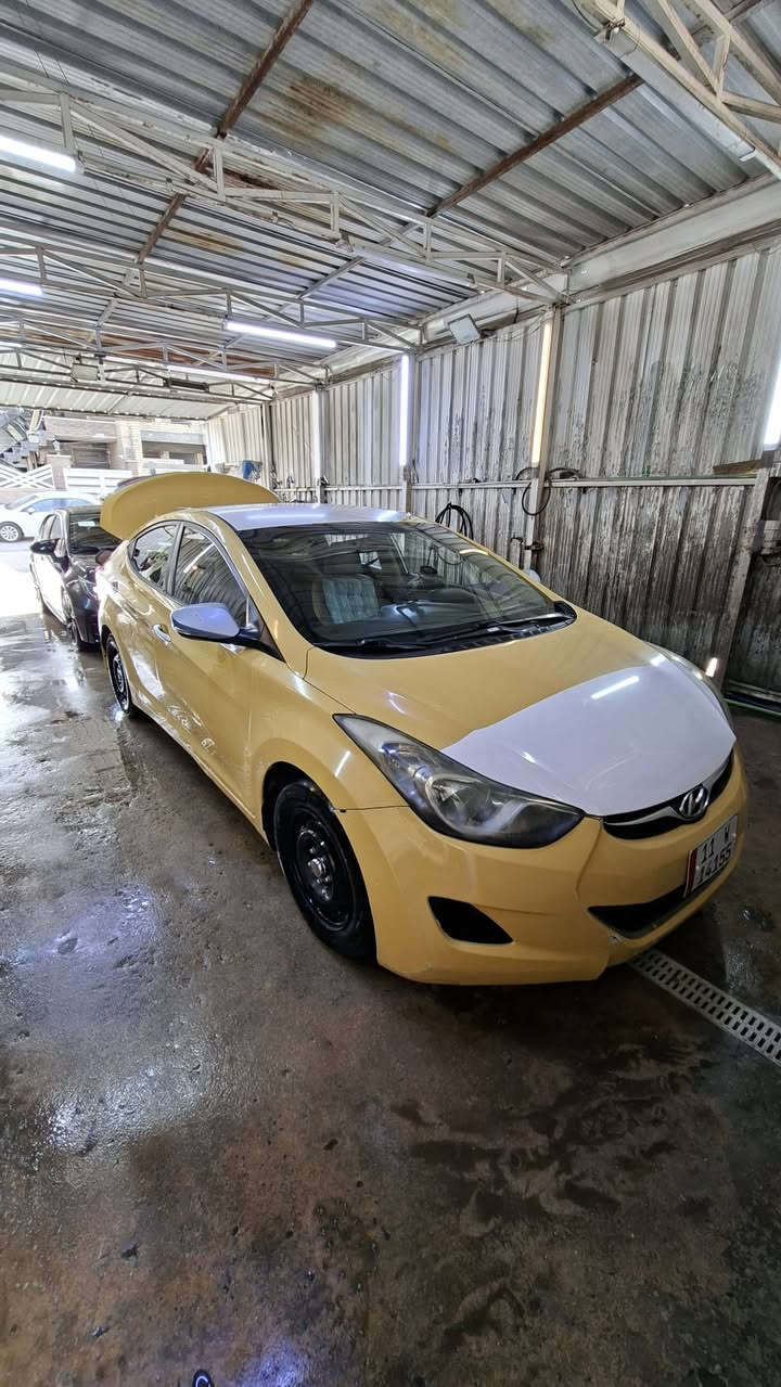 السلام عليكم الانترة صفرة محرك ١٨٠٠ تستلمها مصفرة من الهيئة والغرامات موديل ١٣ بأسمي خليجي بدون حادث كير محرك خير من الله رايد بيع او مراوس بخصوصي مكاني بغداد الاعظمية شارع المغرب ***********
