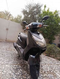 دراجة سكنس فحل محرك ناعم كهربائيات كلها كاملة كفراتها ختم واحد ديشبول ...