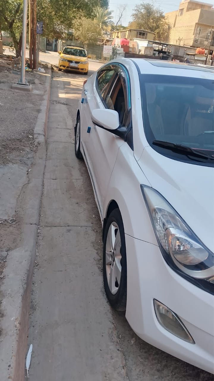 انترا مديل 13 خليجي بيه قطعتين صبغ السياره نضيفه كولش مواصفات فول عدا البصمة
فتحه
بطن جلد + صاج
5ويلكب 
مري شفط ،+اشاير بالمري
شاشه وكامرهالسياره جاهزه تبريد اتري حلو 
تخم تاير وباتري جديد العنوان بغداد السعر 102وبيه مجال 
الرقم***********  المكينه 1600دوش
