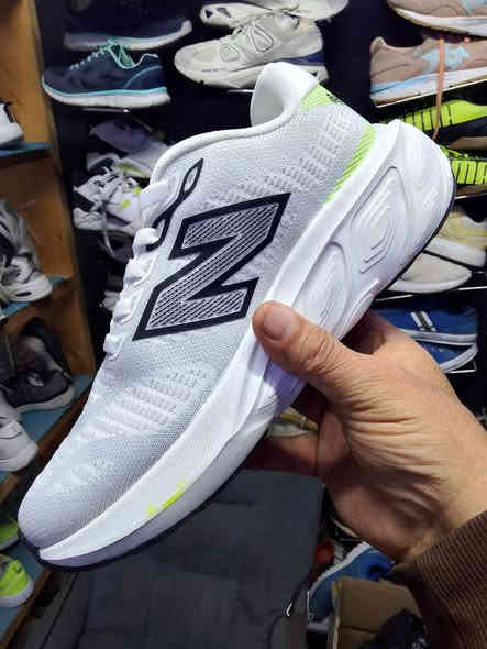 قطعه نيو بلنص فريش فوم طبيه كلش راقيه طرگه عاليه جدا مريحه لون كلش حلو
القياس..44
طول القدم..27سم
المنشأ..ڤيتنامي
السعر.. فقط 35الف فقط 35الف 
توجد خدمة توصيل كل المحافظات 
للحجز راسلنا واتس اب وماسنجر عله الرقم ***********ابو حيدر
