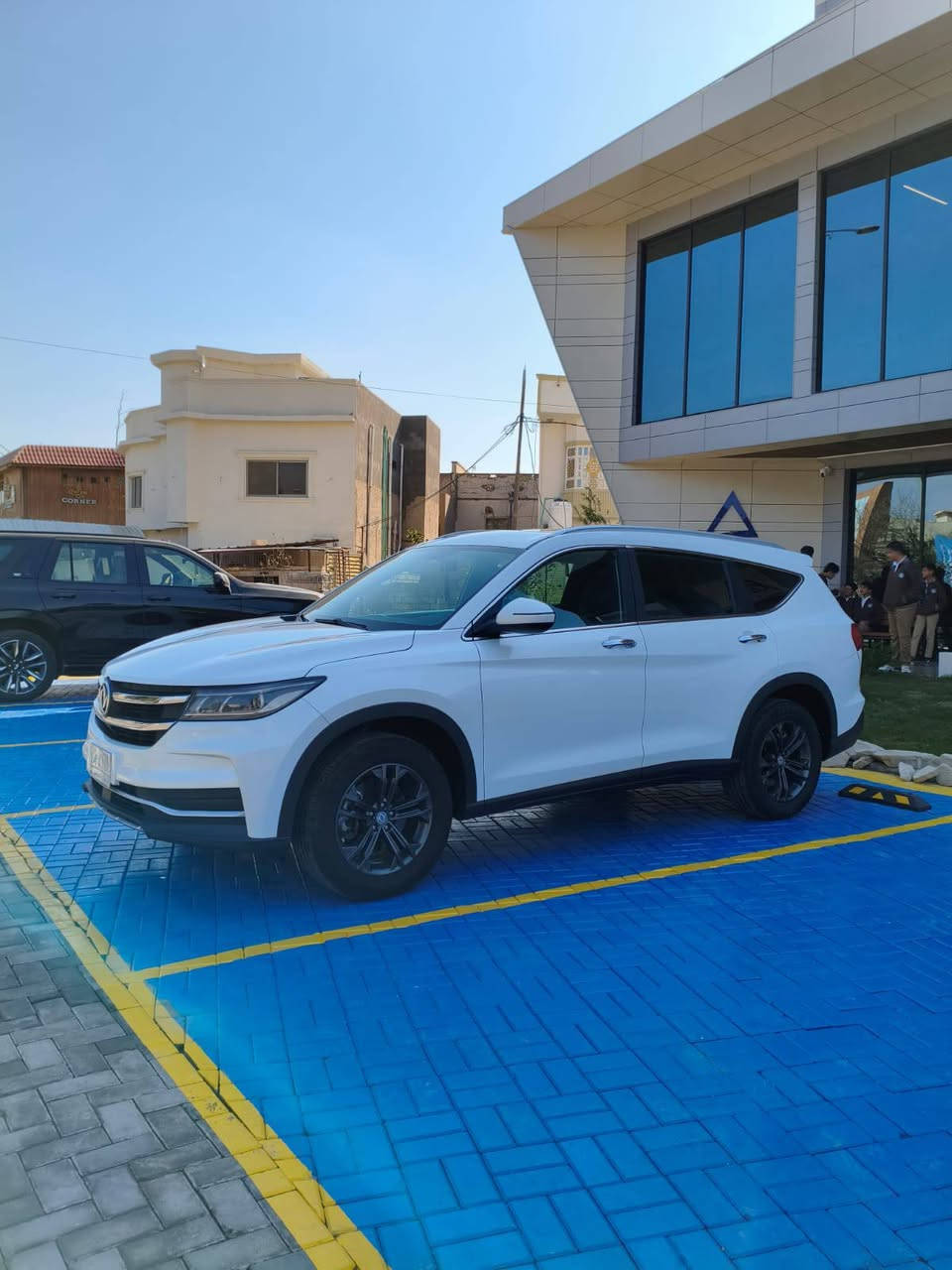 سلام عليكم مكلف بل نشر سياره دونك فيونك ix7سبعه راكب موديل 2023 سياره جديده 
كفاله عامه سياره فول مواصفات للأخير 
رقم بغداد مكان ال سياره البصره المعقل 
رقم للتواصل معه راعي ال سياره 
*********** البصرة, العراق
