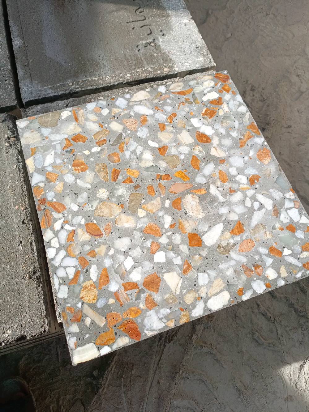 ​🌙 [معمل الماس ] يهنئكم بحلول شهر رمضان المبارك 🌙
​بيتك محتاج ترتيب قبل العيد؟ حديقتك وسقفك يستاهلون الأفضل! 🏠✨
​لأننا نعرف أن "البيت هو الراحة"، جهزنا لكم أجود أنواع الشتايكر والمقرنص وبقية مستلزمات البناء والديكور الخارجي بأسعار المصنع وبأعلى المواصفات.
​💎 قائمة منتجاتنا (جودة وتحدي):
​✅ شتايكر السطح: قياسات (80×80) و (60×40) - عزل وقوة ومتانة.
​✅ الأناقة السداسية: شتايكر ملون سداسي يغير شكل الحديقة.
​✅ المقرنص والرصيف: أشكال وألوان تناسب ذوقك.
​✅ الكاشي والموزاييك: تشكيلة واسعة من المرمر والكاشي الفاخر.
​✅ لمسات الحديقة: مصاطب مريحة، سنادين مودرن، و "لاين" حدائق مميز.
​✅ الأساسيات: بلوك وسواقي بكل القياسات.
​🔥 عرض "خير رمضان" الخاص 🔥
​بمناسبة الشهر الفضيل، نعلن عن عرضنا الخاص لكل الحجوزات خلال شهر رمضان:
​ على طلبيات المقرنص والشتايكر.
🎁 
​📍 العنوان: بغداد1
​[معملنا.. حيث تجتمع الجودة مع الأمانة]