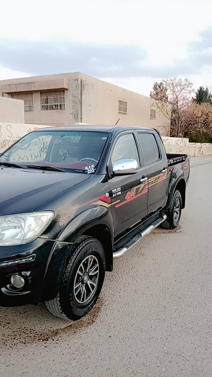 مەرزێ مۆدیل 2011بتڵ سەیارەکە نمونەیە لەجوانی تەنها لابۆدیکی بۆیاخە گێڕو مەکینەی بەشەرت مەکینەی نەکراوەتەوە سەنەوی تا2031تازەیە هەموو گیانی بەشەرت. 
ژمارەی موبایل .***********
ئەدمینی گوڵ🌹🌷🌹

