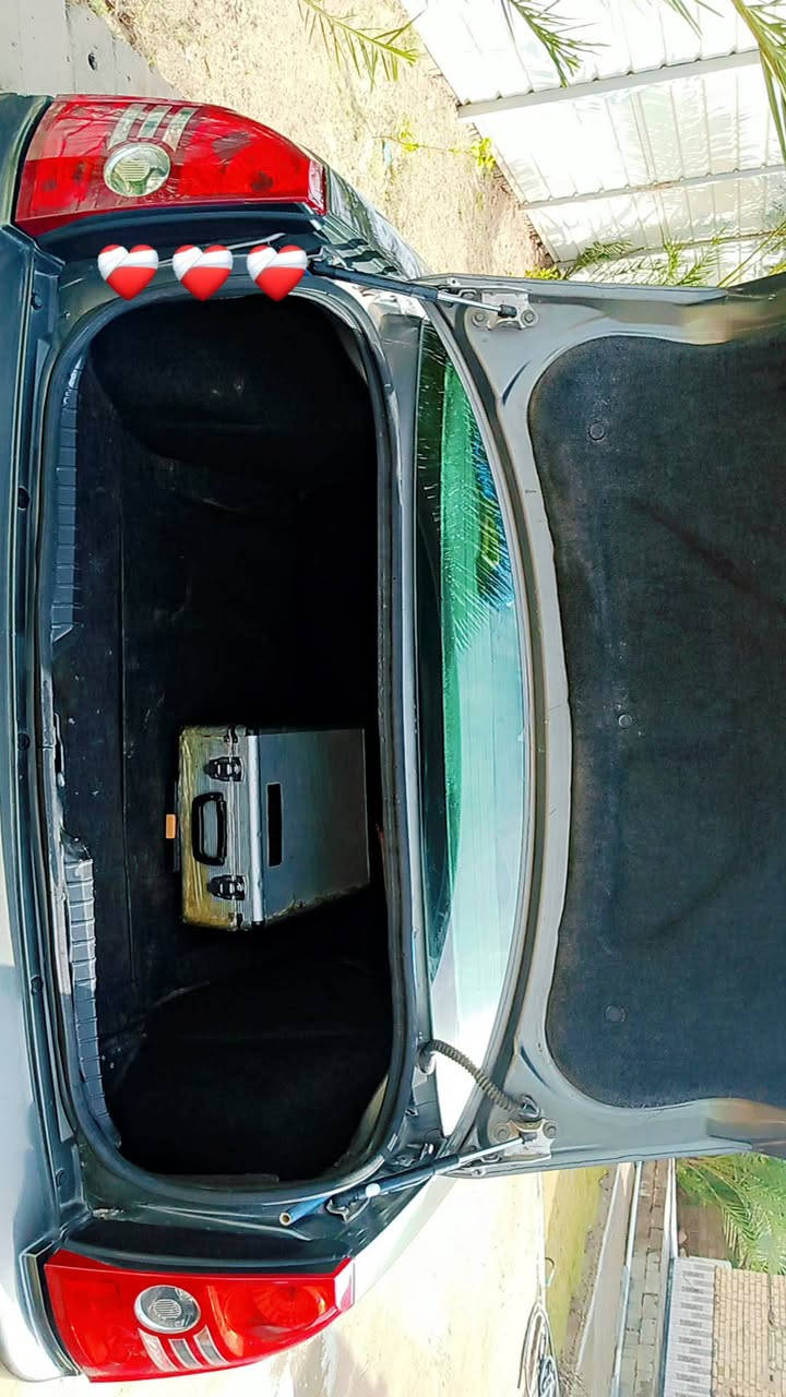 أوباما 2010 اصل اربع جوكات .محرك وكير وحدادية وتبريد وتدفئة وتخم تاير وشاشه.كشنات حضن s .ادامه كامله قايش تايمن ورولات واتر بم.بلكات ونوزلات جدد.فيت بم جديد .ترايك وين ماتريد .بيها هلات تكحيل.وبيها رشات صبغ أثر شخوط وجراد.رقم بغداد انكليزي باسمي .الشراي يتصل ***********. بيع مستعجل لان عندي مريض.وربي يحفظكم. السعر 115 وبيها مجال حك الجيه.
