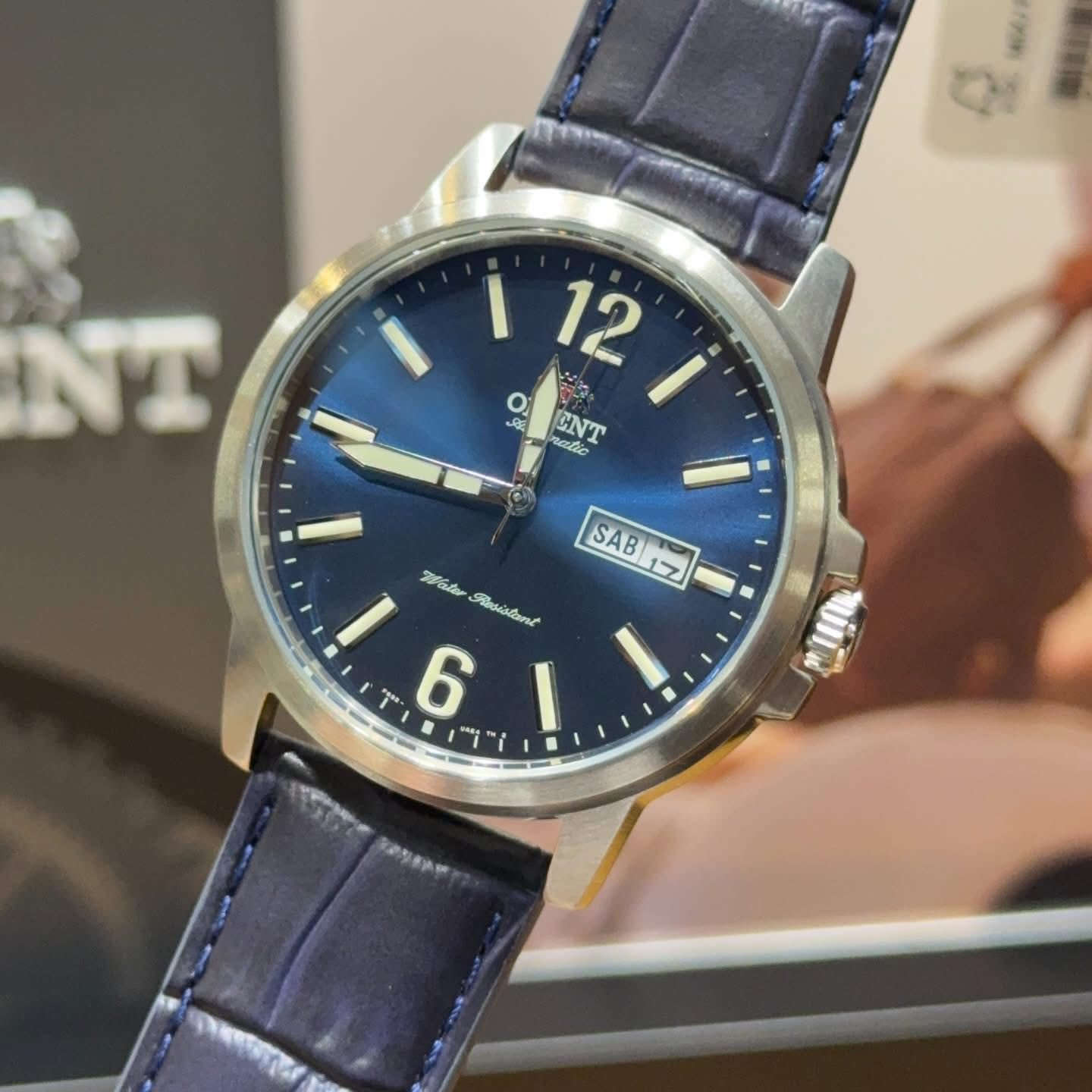 عروض العيد 

والتوصيل مجاني داخل بغداد 

أورينت كونتمبوراري

وكالة ضمان سنة 

قطر 43

اوتوماتيك / تكويك 

40 ساعة احتياطي 

22 حجر كريم 

ماكنة كشف 

زجاج مقاوم للخدوش والصدمات 

مقاوم للماء 50 متر 

لومينوس 

255 الف 

توجد خدمة توصيل 

***********
