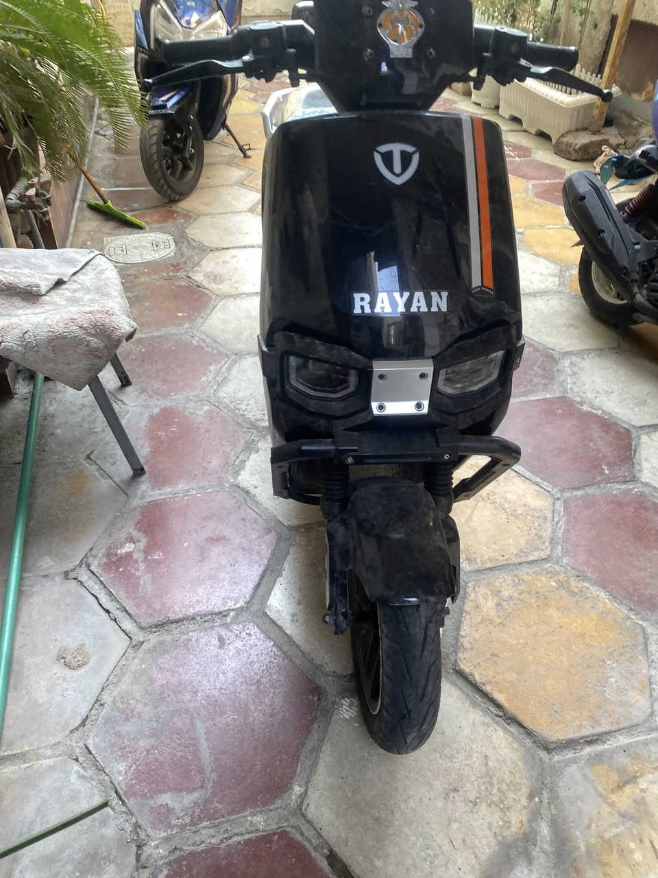 سلام عليكم دراجه وحش الكون للبيع يرادله تخم باتريات كامل فقط باقي الدراجه نظيفه حك الروحه والجيه دراجه حلوه والله صارله 5 اشهر مكاني الشعب البنوك الي يريد يراسلني *********** واتساب
