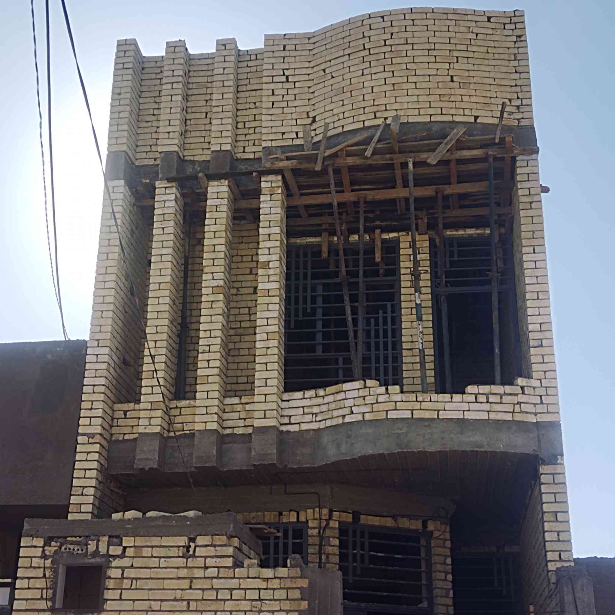 خلفه بنا بلوك طابوك فرمستون من كربلاء متفرغ حالين شغل درجه اوله ***********
