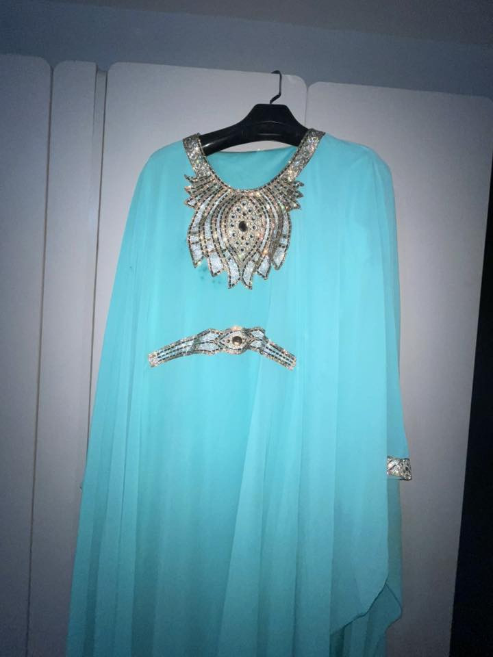 هلو بنات
فساتتين ودراعه لابستهن ع ساعه الفساتين يلبسن من 40-42 والدراعه تلبس38-44 لان بيها تصغير وتكبيير واحتمال اكثر وزن بعد تلبس مكاني بغداد الفستان الواحد ع 40  والدراعه ب30


**إذا كنت صاحب هذا الإعلان وتريد حذفه لأي سبب، رجاءا أرسل رسالة إلى الدعم الفني**