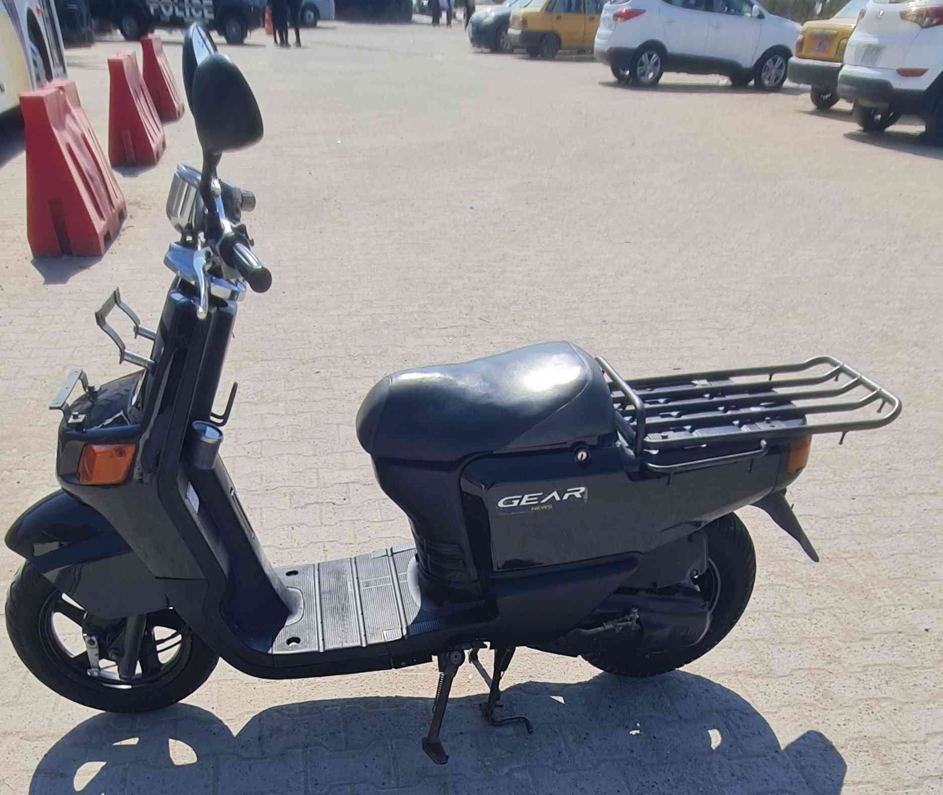 سلام عليكم دراجه بيكم كلاسك حديث مال رمبه نازله بشهر ١٢ أوراقه كامله وصل معرض موجود ومنفيس سلف وهندر اشاير عالي وناصي كيجات كيلو متر وبانزين قفل ستيرن اصطاب لايت شغال استان كهربائي شغال كله شغاله بيه محرك ناعم اخرس بلادي شرط الفحص جيب وياك فيتر وتعال السعر ٦٠٠ مكاني مدينه الصدر الشراي يتصل ***********
