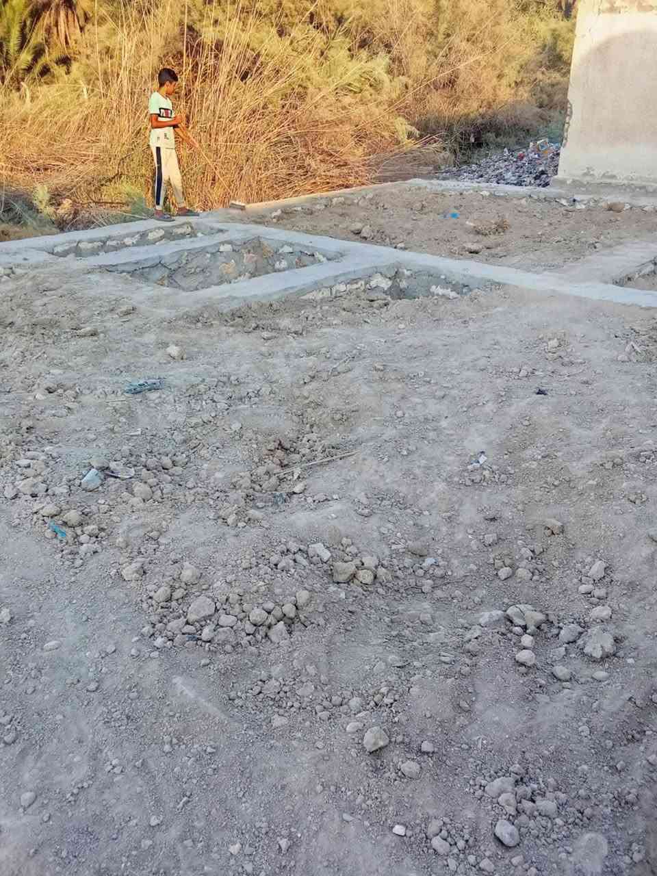 السلام عليكم
قطعة للبيع طابو زراعي سند 25
المكان فرع الزريجيه يم مجمع امير ال بندر خلف مدرسه المرسلات
المساحه 250متر
بيها 135متر مدكوكه اساس حجر ومدفونه تراب بيها بناء غرفتين طابوك عكاده فقط
و 115متر بصفها فارغه
السعر 17بيها مجال
***********اتصل وتدلل
