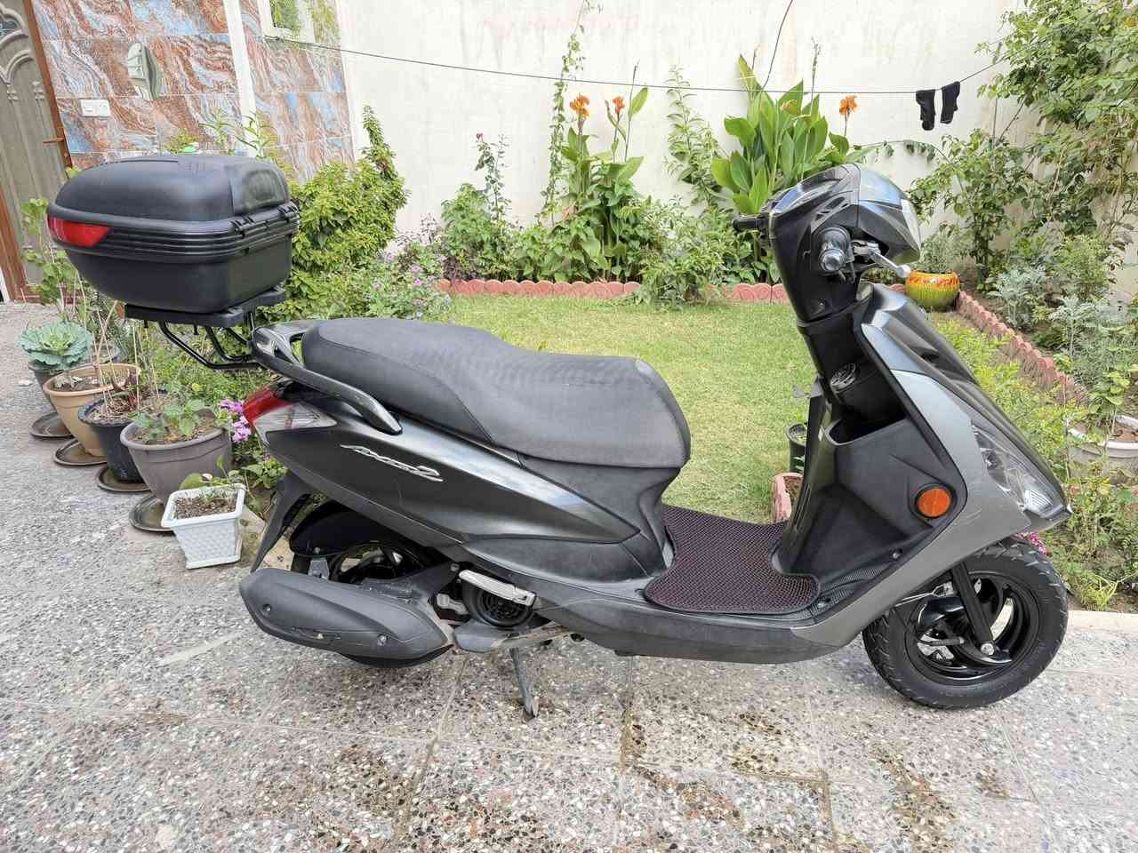 السلام عليكم
متاح  ياماها اكزز Z
 ياباني دراجه جديده كفاله عامه 
كفر ومكينه برغي مامفتوح بيها 
دراجه مال رنبه مستخدمه قليل  
ممشه قليل ✅
حساس ستان 
نضام ايكو ✅
عده بلاديه ✅
ماشيه 13 الف 
السعر مليون و 400 
مكاني بغداد الجديده ***********
