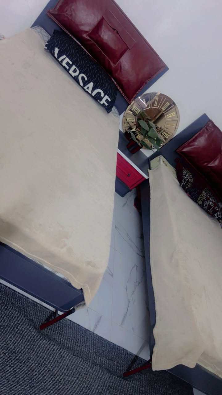 غرفه شبابيه تركية ٨ قطع
جديدة كلش ودواشك غير مستعملات 

نظام هيدروليك

اظاءة داخلية بالكنتور 

العنوان ابو غريب 

الاستفسار واتس اب

***********
