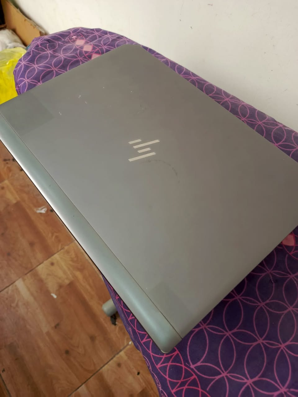السلام عليكم اخوان يوجد لابتوب HP ZBOOK 15 G6 WORKSTATION صناعة مخصصة للبرامج الهندسية والكرافيك والالعاب  المواصفات:-
- المعالج COR I7 السريع جدا فئة H (من الجيل التاسع )(12 مسار)
- مع كارتين  للشاشة :-
- متصل Intel® UHD Graphics P630
-منفصل  NVIDIA® Quadro® T1000 (4 GB GDDR5 dedicated) (الممتاز بالاداء واستهلاك الطاقة)
- شاشة  15.6" diagonal FHD IPS eDP anti-glare LED-backlit with ambient light sensor (1920 x 1080)
- الهارد 512 GB M.2 PCIe® NVMe™ SSD SAMSUNGو ممكن اضافة هارد ين اخرى  .
- الرام 16  GB كيكا ( DDR4-2666 SDRAM (1 x 16 GB  وممكن اضافة 48 كيكا اخرى لوجود 3سلوتات اضافية
- - CAM -BT -HDMI ....- الخ
- كيبورد ضوئي
- الباتري الاصلي ممتازة والشاحنة الاصلية سمارت HP(150 واط) مع حقيبة
-خياراً مثالياً للهندسة، وإنشاء المحتوى، ومعالجة البيانات الضخمة، أو تشغيل المختبرات الافتراضية تشغل برامج Adobe Premier Pro, Revit, SolidWorks and AutoCAD software sold separately.
- البرامج الهندسية  المنصبة (اتوكاد AutoCAD 2022) (SKATCHUP2019)(MATTLAB)
اللابتوب نظافة  98% استعمال مكتب هندسي ...... ويندوز 11 نظام64 بت وبرامج و ويفيد للدراسات الهندسية  لان سريع ووحش بالاداء .
سعر المطلوب550 الف دينار وشكرا ***********واتس ايضا
