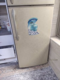 ثلاجه • شغاله • ضو داخلي مكسور