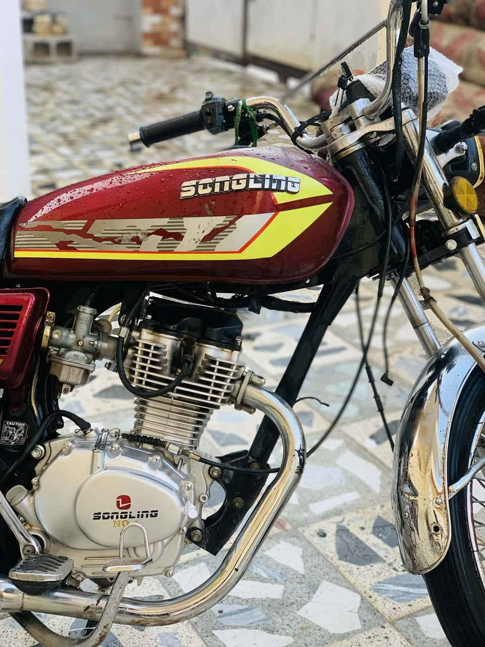 الاسلام عليكم سولنك موديل 2024    محرك مامفتوح   كهربايات كلها شغالة اوراق كاملة   دشبول ليزري مو اكتروني الويل الورة سيامته مرتخية يرادلهن فقط ضب.    السعر.  560.     مكاني واسط الصويرة.    ***********
