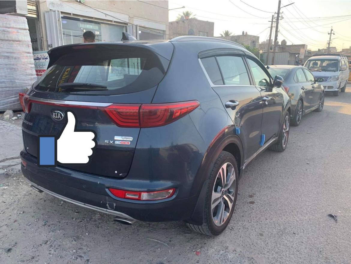 السلام عليكم 
كيا سبورتج امريكي موديل 2017 مواصفات SX فول ماشيه 100 
مواصفاتها
بصمه 
بانوراما 
رادارات نقطة عمياء 
صدر وتخم تاير جديد 
ستيرن حرف D  تدفئة 
تحديد مسار وكروس سرعة 
فور ويل 
كاميرا دوارة 
ماشية 105
كشنات جلد كهرباء وتدفئة وتبريد 
شاشه كاربلاي بلادي السيارة رياضيه تخبل شلعه واداء ومسويلها ادامه للنوزلات قبل 6 اشهر والصدر والتايرات مصارلهن شهر 
السعر 143 واكيد بي مجال للشرايه 
التواصل على هذا الرقم فقط *********** مكان بغداد
