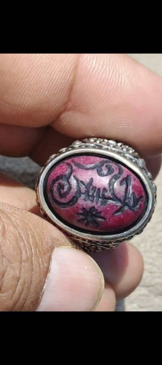 خاتم يماني لون مميز ونادر شرط قديم صياغته قلم زني *********** بيع او مراوس
