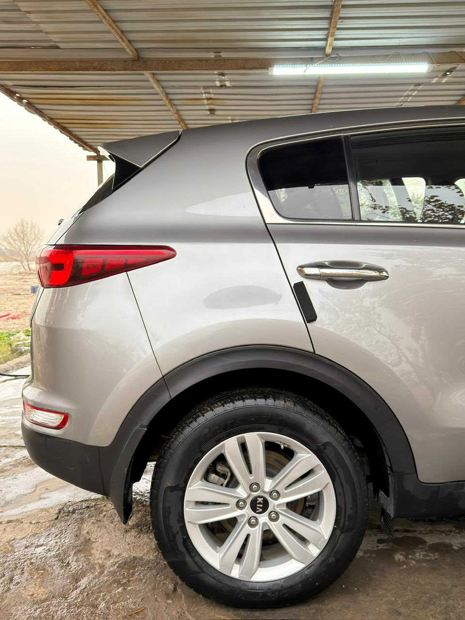 سبورتج 2019.    LX.   سياره بدون حادث. سرقه. فقط جاملغ وبنيد.  سياره نضيفه جدا.  بدون حادث ماشيه 67.    مكاني بغداد شارع حيفا السعره 157.   وبيه مجال قليل.   رقمه بغداد الجديد وباسمي.       ***********.
