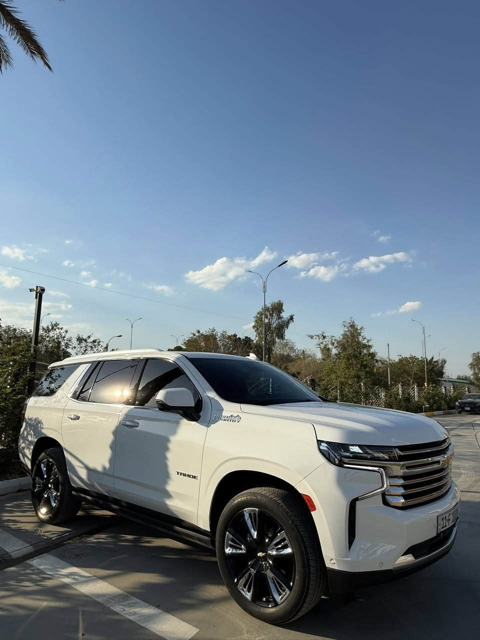 Chevrolet Tahoe 2024 HIGHT COUNTRY 🔥🔥🔥🔥🔥🔥🔥
السلام عليكم ، تاهو هاي كنتري اعلى فئة بالتاهو موديل 2024 ماشية 20،000 mile 

السيارة وارد امريكي حادثها جردحة بسيطة جهة السايق و مصبوغ  على كد الضرر البسيط ، السيارة تعتبر كلين لان ولا برغي مفتوح بيها حتى الدعاميات ممفتوحة 

المواصفات لا تعد ولا تحصى ما شاء الله 

 تدفئة و تبريد كشنات امامية و كشنات خلفية 

المقاعد vip و داخل لون مميز بختم ال HIGHT COUNTRY

كروس سرعة و سياقة شبة ذاتية و بيها ميزة النظر للسائق موجودة بالسترين و حساسات و كاميرات 360 

رادارات امامي و خلفي 

البجم مميز و يختلف عن اي تاهو و بي ختم اسم السيارة

شاشات و دوسات و بانوراما و باقي المواصفات لان كل المواصفات بيها 

و السيارة كاملة من كلشي بدون اي نقص 

مغلفة PPF ضمان 10 سنوات 

ماكو هيج تاهو قلة قليلة بنظافتها و السيارة مداريها و ممشى قليل و كيرها و محركها كله بي ضمان و مكفولة من كلشي

ما شاء الله عليها مميزة و تلفت النظر بالشارع و رقمها شبه مميز 

السعر طيب ان شاء الله بالنسبة الها و كلش مناسب

الرقم للشراي فقط : ‭0773 513 0502‬

