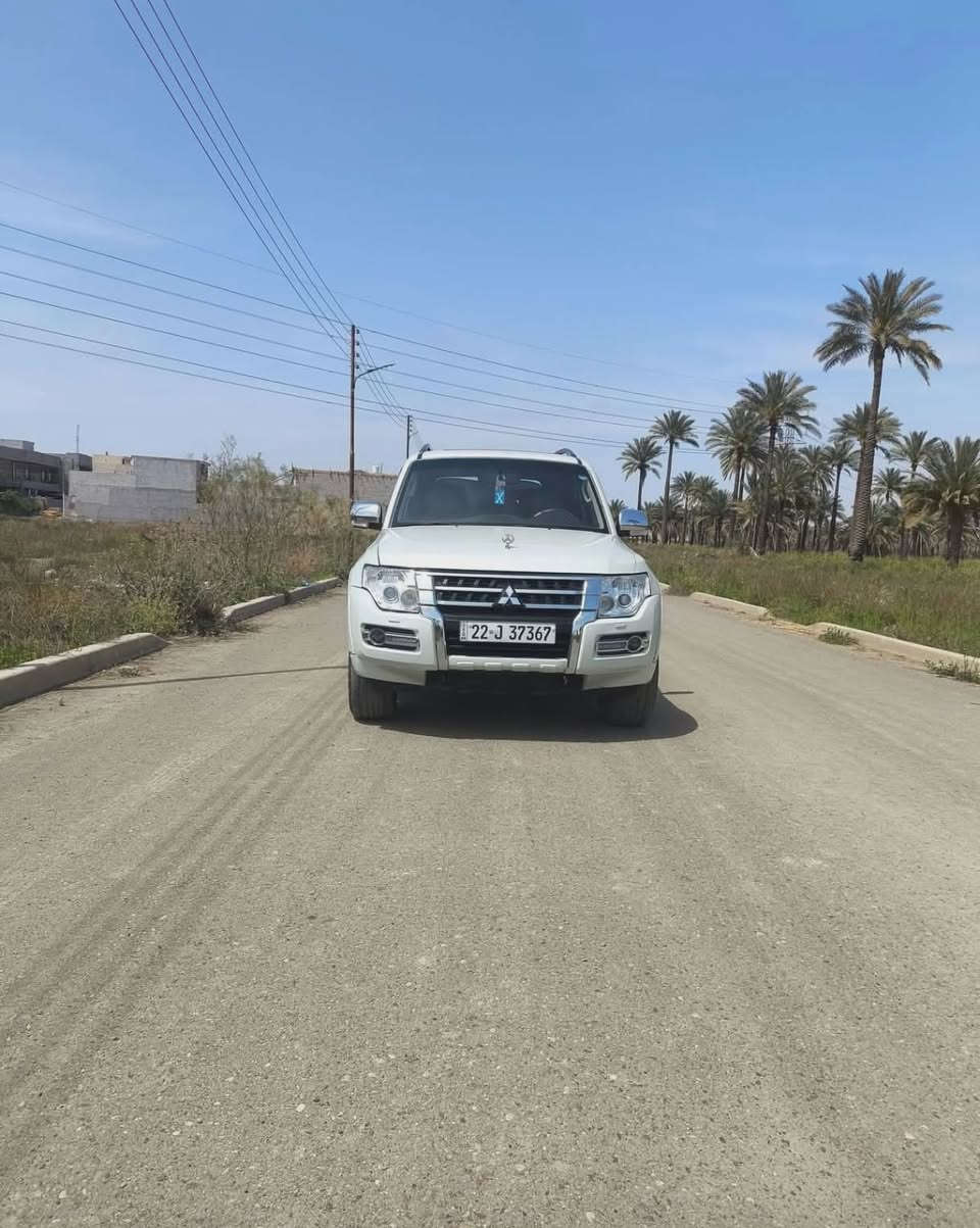 السلام عليكم (باجيرو بيع او مراوس حسب القناعه)موديل 15سياره فول خليجي مكينه 3500 مواصفات حبتور دمام ثلاجه 3قطع تبريد بنو وامه مري شفط سياره نضيفه مال جناي ماشيه 165حادثه بدون دواخل بدون ارباكات سعر 170 وبيه مجال  مكاني بغداد  ***********
