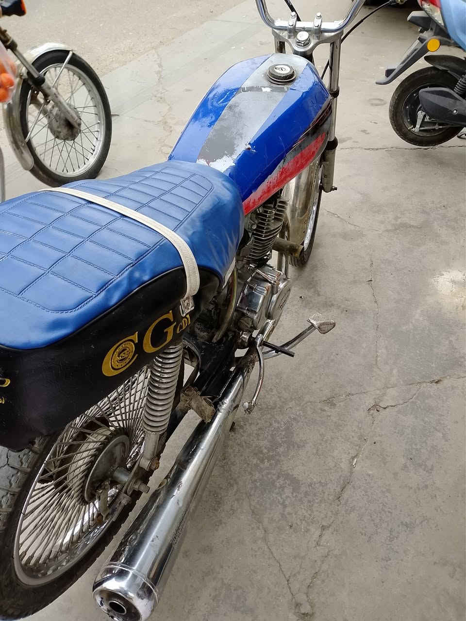 سلام عليكم ورحمه الله وبركاته دراجه ايراني روبار لا صرف ولا بخار الدراجه فول نشاط محرك مابي اي صوت ولا بي نطوح دهن دراجه خير من الله ما بيه اي عيب 
#موديل 2015
#السعر 175 وبي مجال بصيط حك الجيه 
***********
