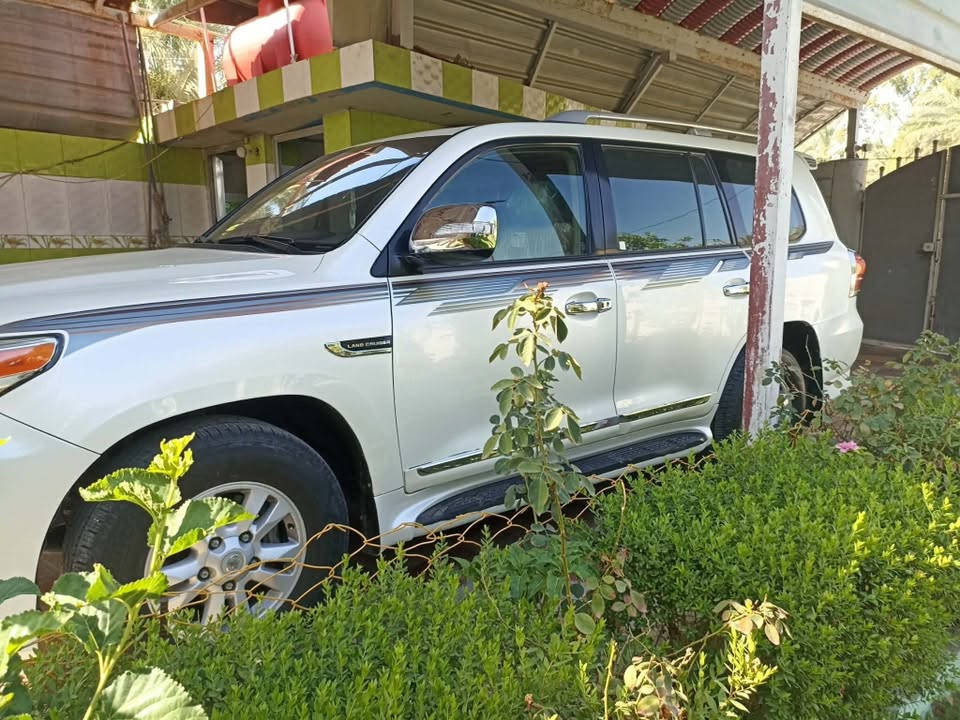 السلام عليكم
لاندكروز 9محدثه 15بيه بابين صبغ من جهة اليمين فقط تخم تاير تحويل مباشر سعر 247وبيه مجال حك الجيه اتصال ***********
مكلف بلشر
