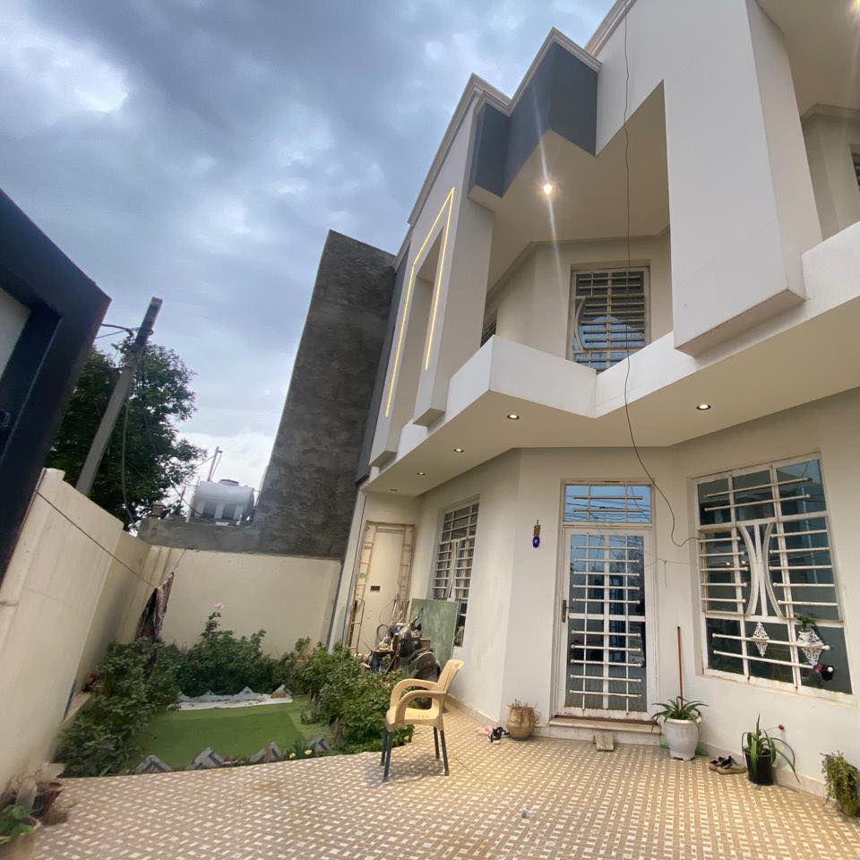 ✅ #دار_للبيع ___طابو ملك صرف✅

🏗️📍المــــــــوقع// شارع 80__محيزم 4__قرب الملعب الخماسي 

✏️المســـــاحة//200متر ركن (واجه 20✖️نزال10)

⭕️⭕️عرض الشارع 20متر _يطل ع ساحة

🧱🧱طـــابق الأول // يحتوي ع (غرفتين نوم 🛌 ➕مطبخ حار بارد➕هول➕ صالة➕ مجمعات صحية عدد 2➕كراج سيارة 🚙 ➕حديقة
🧱🧱طابق الثاني//غرفتين نوم  ➕مجمع صحي ➕هول

 🏫📚نستقبل جميع عروض البيع و ترويجها بإعلانات ممولة 
      للمزيد من التفاصيل الاتصال او المراسلة خاص 

حسين السعيدي ***********_ ***********
حجي حسن السعيدي ***********          
علي السعيدي ***********_ ***********

 📍موقع المكتب  📌 الحله - حي الامام علي(ع)_قرب المول الجديد _مقابل مجمع الوافي
