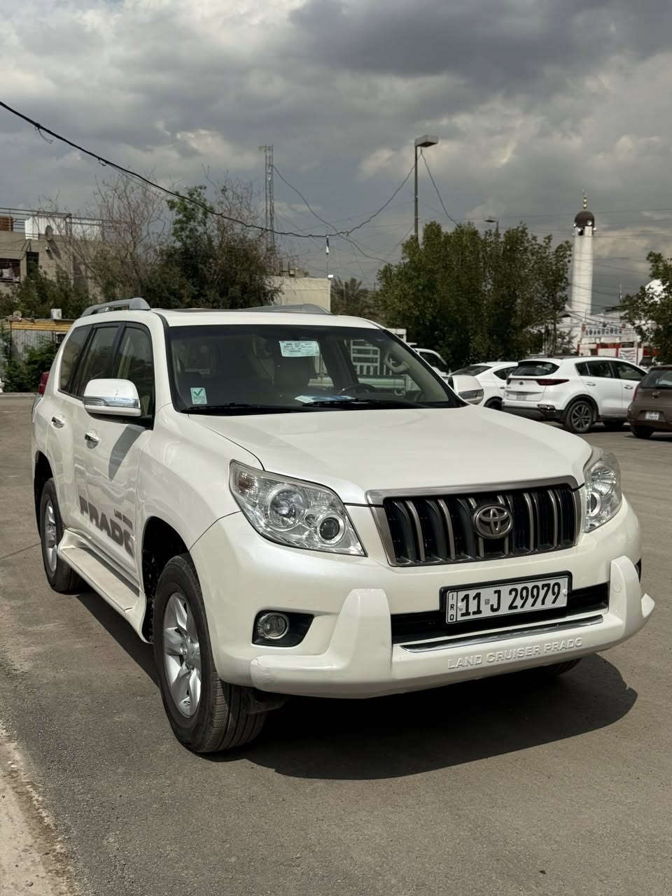 السلام عليكم
برادو 2012 
كويتي دبل تانكي مواصفاته معروفة 
ماشية 220000 الف 
السونر مرفوق مع الصور 
السيارة خير من الله اي نقص مابيه ترايه يخبل 
مكان السيارة بغداد مجمع حي السلام السكني 
***********
*********** 
السعر 27000$ وبيه مجال
