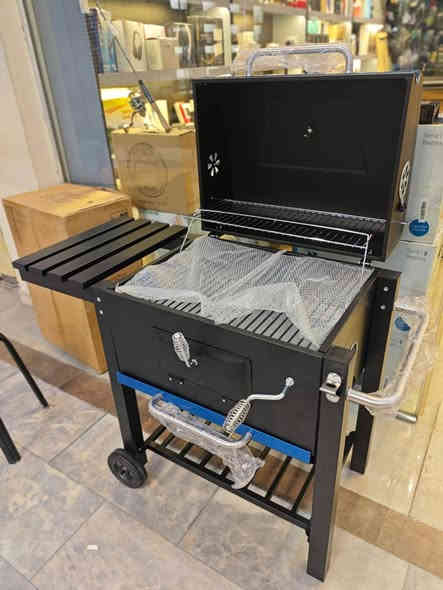 متوفر شواية فحم نوع باربيكيو لجميع انواع المشاوي حديد وزن ثقيل اختصاص جميع المشاوي جرارات تحكم درجة الحرارة ومجرات ضغط مقياس قطعة كامل مواصفات مناسبة للحدائق والشاليهات للاستفسار *********** واتساب أو خاص
